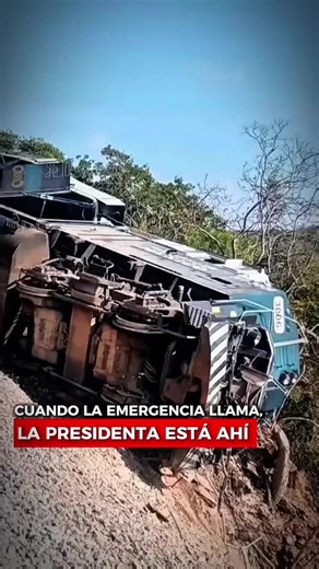 Cuando la emergencia llama, la Presidenta está ahí. Tras el accidente del Tren Interoceánico, no gobernó desde un escritorio. Viajó a Oaxaca porque en los momentos difíciles el gobierno debe estar en el territorio, dando la cara y acompañando. Recorrió hospitales, verificó la atención a las personas heridas y, sobre todo, escuchó. Habló con las familias afectadas, puso en el centro su dolor y su necesidad de respuestas. También reconoció al personal médico y de salud que actuó de inmediato, con 