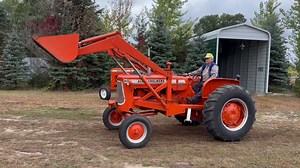Look what we have here! Allis Chalmers D17 Tractor With 80" Front Loader Bucket Bid now! ️https://bid.bid-2-buy.com/ui/auctions/109217/13692423 #weareauctions #naapro #auctionswork #auctions | Bid-2-Buy.com | Facebook