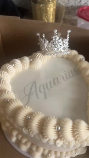 Custom cake with cupcakes #stlcakes #stl