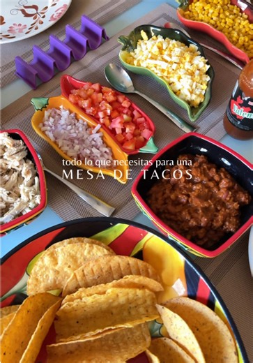 Una de nuestras tradiciones familiares favoritas es hacer esta mesa de tacos 🌮💯 Es un plan perfecto para sentarse alrededor de la mesa y compartir un momento de calidad mientras cada uno se sirve y come lo que le provoque 🌯 La preparación es súper breve, con muy poco tiempo de cocina 🥑 Este es un video express, pero si quieren les hago un tutorial más detallado con la preparación de cada una de las estaciones 🫶🏻 —————— #tacos #taconight #tacolove #tacolife #recetasfaciles