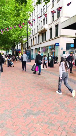 London Weather: Hot and Sunny Day Highlights