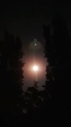 Noche estrellada con la Luna en el cerro 🌃✨🌟🌕