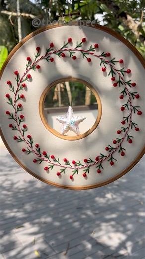 Easy double hoop embroidery floral wreath tutorial for beginners #embroidery #beginnersstitch