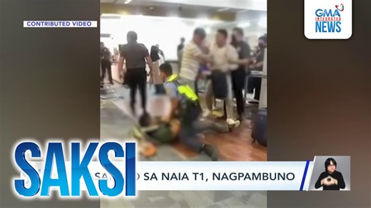Nakasalampak na sa sahig habang sinasakal ng lalaking 'yan ang isa pang lalaki sa NAIA Terminal 1 sa Pasay City. | GMA News