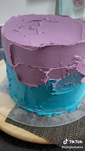 Decorate a Fortnite Cake with Me!