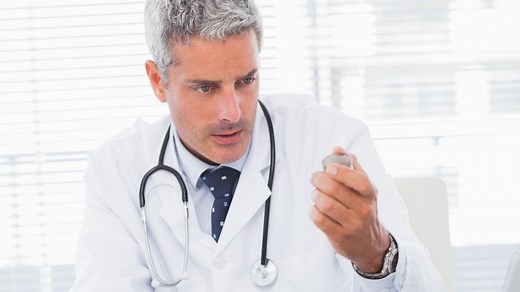 Les anti-inflammatoires non stéroïdiens (AINS) : définition, indication et précautions à prendre