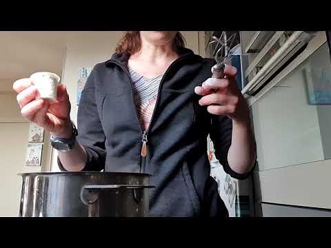 Astuce n°2: faire une colle à papier naturelle avec de la farine et de l'eau