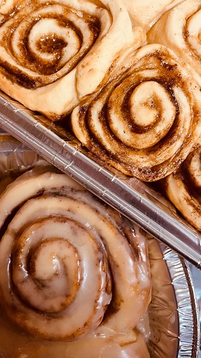 A quick Sunday bake sesh… 🥣 Tag someone below who you’d love to drop in at their place with a fresh pan of cinnamon rolls 🫶🏼🫂🤟🏿 #cinnamonrolls #supportsmallbusiness #baking #homebaking #smallbusiness #homebaker #somethingsweetbymags #brownsugarbuttercream #mapleespresso #tutorial | Magdalena Abigail Belleus
