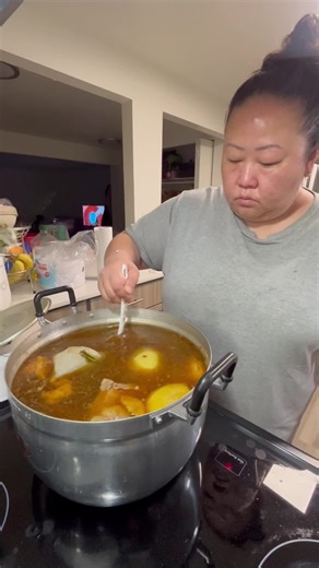 How I make my PHO Beef bones Beef bones ribs Beef meat if your choice. I tend to go with whatever that is on sale. One pack of PHO beef flavor broth mix 1/4 cup or more Pho soup base 1/4 cup fish sauce MSG is optional- I did not use Toasted aromatics Toasted onions and ginger I count on my bones bringing out more the the flavors, the longer the boil the better it taste 😀 enjoy and thank you for watching