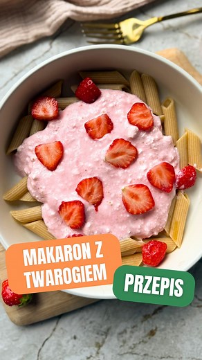 Aleksandra Tomczyk 🔸 zdrowa dieta 🔸 odchudzanie 🔸 jadłospisy on Instagram: "🍝 MAKARON Z TWAROGIEM I TRUSKAWKAMI – klasyka w nowej wersji! Letni comfort food, który działa nawet na redukcji 😍 Proporcje i przepis znajdziesz w e-booku Wysokobiałkowa 3.0 – edycja letnia! 👉 Skomentuj: TEST, a odeślę Ci dzień próbny z tego jadłospisu! Co znajdziesz w środku? ✔️ 28 fit przepisów z niskim IG ✔️ Każdy posiłek ma min. 20g białka ✔️ Letnie składniki i pyszne połączenia ✔️ Warianty kaloryczne: 1600 / 