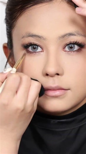 Master Makeup Techniques with Real-Time Camera Tutorial - Pro Artist Tips