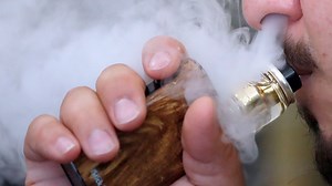 Florida lawmakers consider raising legal smoking age to 21