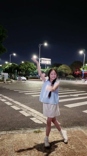 烟雨朦胧的一天，跳一支清新的傣族舞古典舞傣族舞简单易学的民族舞蹈推荐小学生拍跳舞的视频烟雨小镇