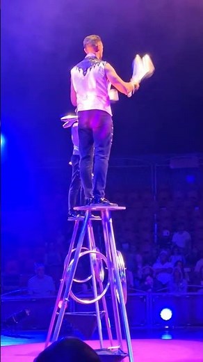 Amazing Juggling Catch! 🎪 Circus Vargas Talent on Display!