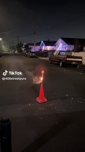 4” color strobe rocket #exfoosives #saluteshell #salute #pyro #streetpyro #streetpyros #408pyros #bayareapyro #bayareapyros #pyroaddicts #stroberocket #firework #fireworks