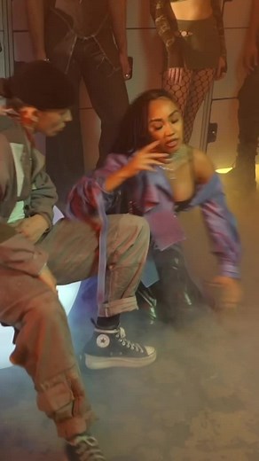From the rehearsal studio to the Confetti video #setupvstheshot