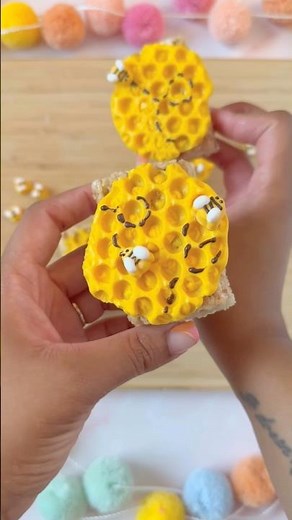 Easy Candy Melts Honeycomb and Bumble Bee Sweet Treats 🐝