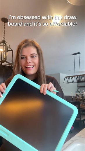 Parents if you’re looking for a screen for activity for your kids, grabbing one of these giant draw boards! #DrawBoards #Drawing #KidsGiftIdea #GiftIdeaForKids