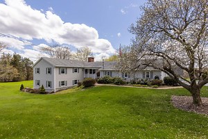 140 High St, Stratham, NH 03885 - MLS 4950945 - Coldwell Banker