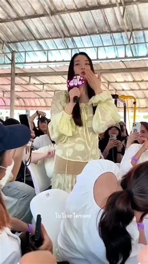 GINJAY VN BASE HOUSE on Instagram: "[GINNY BIRTHDAY 201225] Fan: Ginny ơi, người yêu của em đã mua quà gì cho em vậy? Ginny: Em không nói đâu! Em thật sự không thể nói. Chuyện này là riêng tư mà. Fan: Tụi chị chỉ muốn biết cái túi màu trắng đó là gì thôi. Vậy cuối cùng trong túi trắng là món gì thế? Ginny: Không, em không nói đâu. Nhất quyết không nói! Người ấy không cho em nói. Em chỉ muốn giữ bí mật đó cho riêng hai người thôi. À mà… chắc là không chỉ hai người đâu, có khi là 2, 3, 4, 5 hay 6 