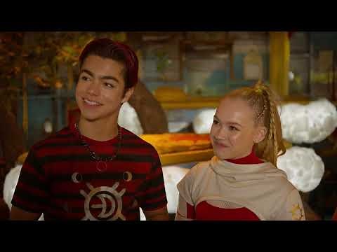 Zombies 4 Nova (Freya Skye) & Victor (Malachi Barton) Camp Rayburn: Daywalker Bunks - Jabba's Movies