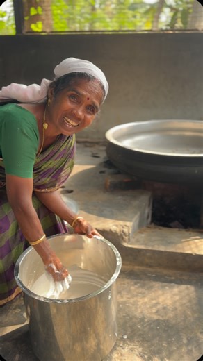 Ajis Kitchen on Instagram: "അമ്മ സ്പെഷ്യൽ സോഫ്റ്റ് അപ്പം റെസിപ്പി amma special appam recipe #food #cooking #amma #trendingshorts #reelsinstagram #reels #viralreels #reelsindia #recipe #reel #réel #trending #appam #palappam #vellayappam"
