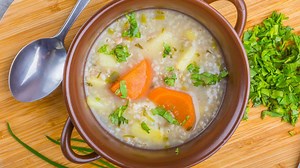 25K views · 359 reactions | Jacques Pépin shows you how to make an easy soup using fridge leftovers + vegetables. #StayHome | Cook #WithMe Full recipe > https://rach.tv/2Wx81zV | Rachael Ray Show | Facebook
