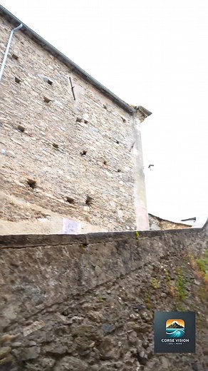 Vescovato, trésor caché de la Corse : une ruelle, mille émotions 🎥⛰️ Entre pierres séculaires et lumière dorée, cette ruelle du village de Vescovato te plonge au cœur de l’âme corse. Un lieu chargé d’histoire, de silence… et d’authenticité. 📍 Haute-Corse – À découvrir sans tarder. 🎥 Par CorseVision 💬 Dis-moi en commentaire si toi aussi tu ressens cette ambiance unique ! #Vescovato #CorseVision #BeautéCorse #VillageCorse #RuellesCorses #TrésorDeCorse #CorsicaSecrets #ExploreCorsica #VoyageEnC