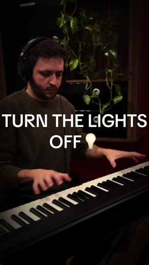 Turn The Lights Off - Club Scene 🕺🏼 I play. You vibe. Only hits. No classical. What should I play next? 🎹 #turnthelightsoff #pianocover #pianotok #fyp #jonhamm