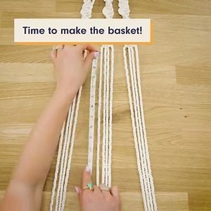 485K views | Learn how to add a hand-crafted feature to your home with our macrame plant hanger tutorial. Follow the step-by-step guide here: https://buff.ly/2zll7Ve | Prima Magazine | Facebook