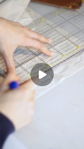 Paula  on Instagram: "Extrem professionelles Tutorial wie man Hosen kürzt ✨✨✨"