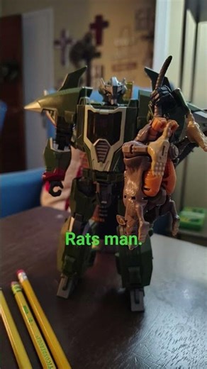Skyquake does not like rats. #stopmotion #transformers