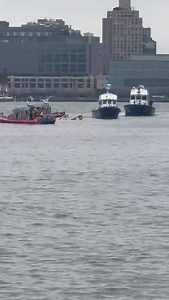 #Breaking Un Bell 206L-4 LongRanger IV con matrícula N216MH se estrelló en el río Hudson en #NuevaYork. De acuerdo a reportes preliminares del Departamento de Bomberos de la Ciudad, al menos cuatro personas viajaban a bordo de la aeronave. Se desconoce el estado de salud de los ocupantes. | EnElAire