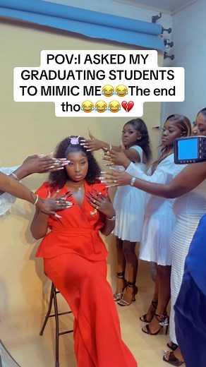 Hilarious Graduation Mimicry by Students