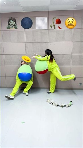 糸巻き巻き界隈 Balloon Popping Dance Challenge いとまきまきダンスを巨大風船服の中で膨らませて踊ってみた285 #Shorts #ASMR #糸巻き巻きダンス