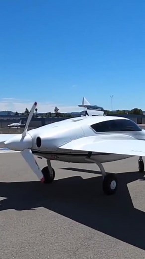 Exploring the Velocity XL RG Aircraft with Wings