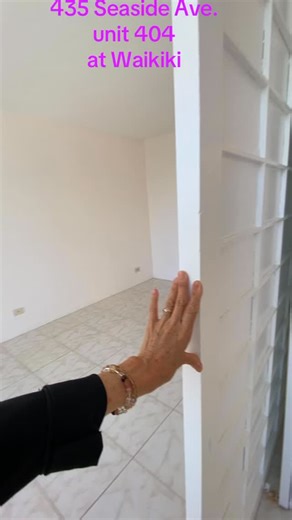 ☆Waikiki ど真ん中☆ 435 Seaside Ave. unit 404 Heart of Waikiki Living! Don’t miss this amazing value — bright & spacious 1BD/1BA at Seaside Towers 🌴✨ Perfect to live in or invest! Covered parking, brand-new shower & washer/dryer, and even a walk-in closet that can double as an office 🤩 Walk to the beach, shops & restaurants — this one won’t last! 💫とにかく明るい室内。この料金で、ワイキキで１ベットルームは、なかなかないかも、、、 #WaikikiLiving #HonoluluCondo #SeasideTowers #HawaiiRealEstate #WaikikiLife #OahuHomes #InvestInHawaii #Honolu