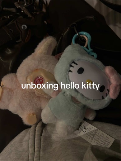 Unboxing Hello Kitty Blind Box - Mega Cringe Alert!