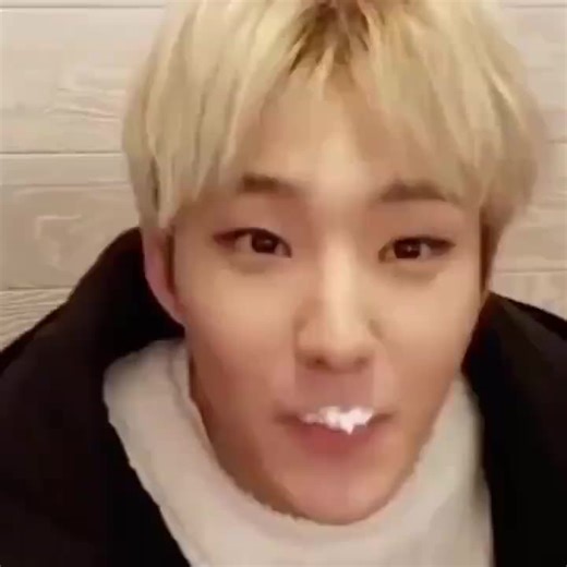 You can tell that Hoshi is the most noisy in the group when his members keeps doing this. 🤣 STREAM‼️ ▶️ ‘HOT’ OFFICIAL MV: https://youtu.be/gRnuFC4Ualw VOTE SEVENTEEN • IDOL LIVE (Global Pick Artist) 🔗: https://t.co/utqsmWMa2r https://t.co/s6j2H4Uqv2 (vcr. | @pockeyksy) - Booranghae 🍊 | Hoshinology