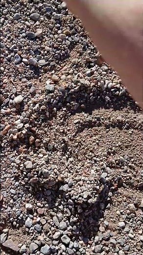 free FHD 30fps video and sound effect of scooping and dropping of gravel with sound effects