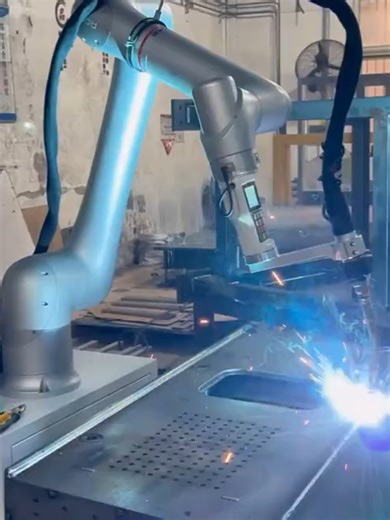 Collaborative robot welding in real production conditions. 🤝🔥 This on-site demo highlights how cobot welding solutions combine flexibility, precision, and safety to improve welding efficiency on the shop floor. Powered by #Megmeet welding technology, built for modern automated manufacturing. #CollaborativeRobot #CobotWelding #Automation #WeldingTechnology #IndustrialAutomation #WeldingMachines #gmaw #RoboticWelding #machinery #machineryequipment #Manufacturer