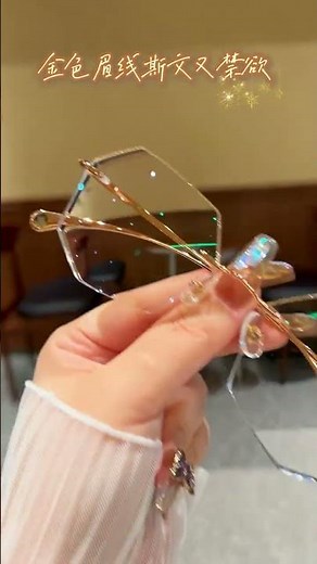 Anyone know what I mean?! These multi-sided champagne gold rimless glasses are absolutely stunning