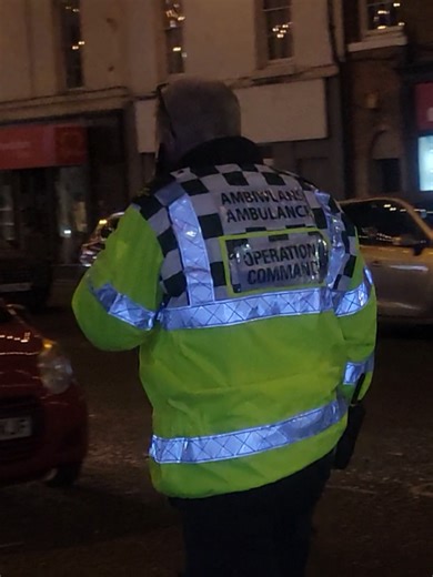 First post of 2026, happy New Years!! X1 Ford Transit SRV [CR425] (Newtown) used by an Operations Commander arriving on scene of an incident in the Welshpool town centre on new year's eve. #Welshambulanceservice #999 #Paramedics #Welshpool #bluelightservice