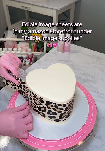 Create Adorable Hello Kitty Cakes with Edible Images