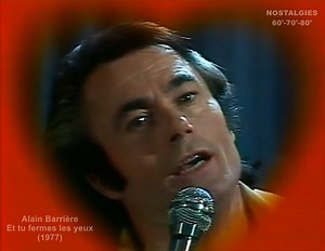 70's... "Et tu fermes les yeux" : chanson romantique qui décrira ce moment magique où les amoureux se croient seuls au monde... Une pensée pour Alain Barrière, né le 18 novembre 1935... Il aurait eu 87 ans aujourd'hui. #AlainBarrière 📀 DVD ALAIN BARRIÈRE disponible ici : https://bit.ly/3TN5PzB | Nostalgies 60'-70'-80'