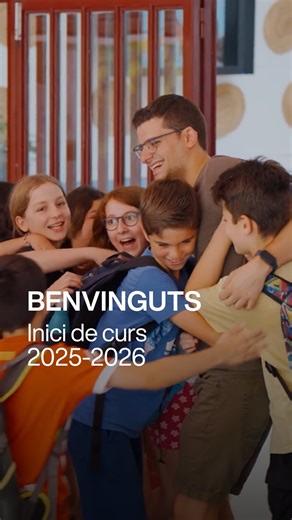 educació on Instagram: "Benvinguts a les aules. Comença el curs 2025-2026. 🎒 Més d'un milió i mig d'alumnes comencen un nou curs escolar. 🏫 Més docents, grups reduïts a Infantil 3 i 1r ESO, impuls de les competències oral i lectora i matemàtiques, tallers d’anglès, digitalització responsable, atenció a la diversitat... Consulta'n totes les novetats 👉 gen.cat/anemaescola"