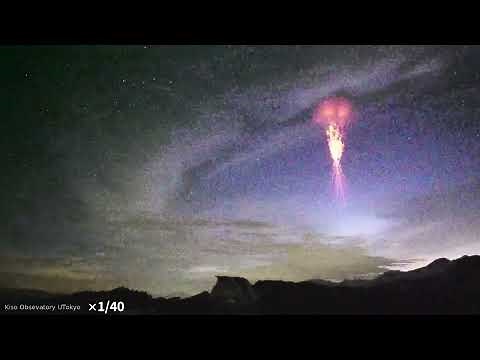 巨大スプライト出現、これが自然現象とは・・・ Super sprite over the Kiso observatory, Japan