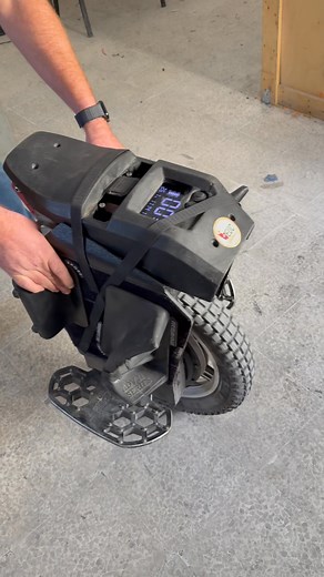 Begode master v 2 After a battery pack replacement It went OK for 60 km Then it was not balancing And beeping four times Tried a lot of firmwares Total mileage cut in half Then it was balancing with one of the firmwares Then it said this issue as shown in the video The motor doesn’t seem to be strong enough Did anyone experience the same problem? | ALI EUC Adventures