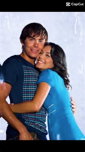 I love Zac Efron and Vanessa Hudgens in HIGH SCHOOL MUSICAL together