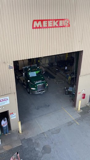 We are very proud to ship this new 500 tph main drag slat conveyor this morning. Drag slat is over 102' long | Meeker Equipment Co., Inc.